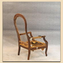 Laden Sie das Bild in den Galerie-Viewer, 4861 Voltaire Sessel, Louis Philippe, Nussbaum massiv, Schweiz um 1860
