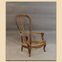 Laden Sie das Bild in den Galerie-Viewer, 4862 Voltaire Sessel, Louis Philippe, Nussbaum massiv, Schweiz um 1860