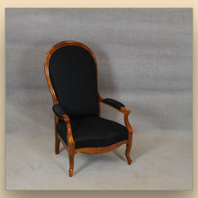 Laden Sie das Bild in den Galerie-Viewer, 4864 Voltaire Sessel, Louis Philippe, Nussbaum massiv, Schweiz um 1860