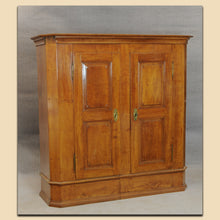 Laden Sie das Bild in den Galerie-Viewer, 4867 Schrank, Biedermeier, Kirschbaum massiv, Schweiz um 1820