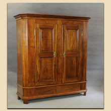 Laden Sie das Bild in den Galerie-Viewer, 4867 Schrank, Biedermeier, Kirschbaum massiv, Schweiz um 1820