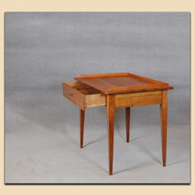 Laden Sie das Bild in den Galerie-Viewer, 4869 Tisch, Biedermeier, Kirschbaum massiv, Süddeutschland um 1820
