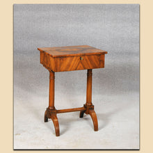 Laden Sie das Bild in den Galerie-Viewer, 4874 Nähtischchen, Biedermeier, Nussbaum furniert, Frankreich um 1820