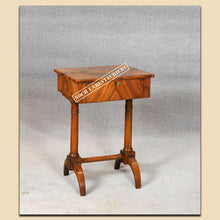 Laden Sie das Bild in den Galerie-Viewer, 4874 Nähtischchen, Biedermeier, Nussbaum furniert, Frankreich um 1820