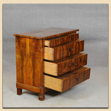 Laden Sie das Bild in den Galerie-Viewer, Nr. 4886 Kommode, Biedermeier, Nussbaum furniert, süddeutsch um 1820