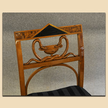 Laden Sie das Bild in den Galerie-Viewer, 4887 Paar Stühle, Biedermeier, Birnbaum massiv, süddeutsch um 1815