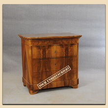 Laden Sie das Bild in den Galerie-Viewer, 4889 Kommode, Biedermeier, Nussbaum furniert, süddeutsch um 1840