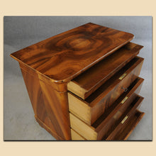 Laden Sie das Bild in den Galerie-Viewer, 4889 Kommode, Biedermeier, Nussbaum furniert, süddeutsch um 1840