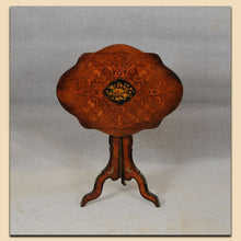 Laden Sie das Bild in den Galerie-Viewer, Nr. 4890 Klapptischchen, Napoleon 3. , Mahagoni furniert, Frankreich um 1860