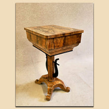 Laden Sie das Bild in den Galerie-Viewer, 4899 Nähtischchen, Biedermeier, Esche furniert, Österreich um 1820