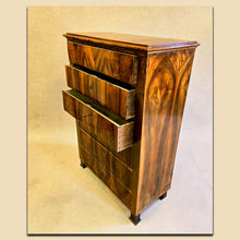 Laden Sie das Bild in den Galerie-Viewer, 4900 Chiffoniere, Biedermeier, Nussbaum furniert, Österreich um 1820