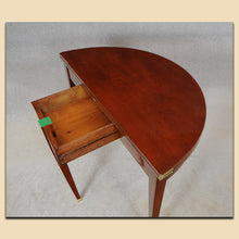 Laden Sie das Bild in den Galerie-Viewer, Nr. 4901 Demilune Tisch, Biedermeier, Mahagoni massiv, Norddeutsch um 1820