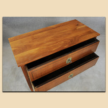 Laden Sie das Bild in den Galerie-Viewer, Nr. 4908 Kommode, Biedermeier, Kirschbaum furniert, Frankreich um 1820