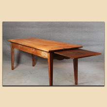 Laden Sie das Bild in den Galerie-Viewer, 4909 Tisch, Biedermeier, Kirschbaum massiv, Schweiz um 1820