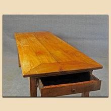 Laden Sie das Bild in den Galerie-Viewer, 4909 Tisch, Biedermeier, Kirschbaum massiv, Schweiz um 1820