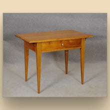 Laden Sie das Bild in den Galerie-Viewer, 4914 Tisch, Biedermeier, Ahorn massiv, süddeutsch um 1820