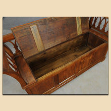Laden Sie das Bild in den Galerie-Viewer, 4918 Biedermeier Truhenbank, Kirschbaum massiv, süddeutsch um 1820