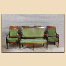 Laden Sie das Bild in den Galerie-Viewer, 4922 Sitzgruppe mit 6 Armlehnstühlen und 1 Bank, Biedermeier, Nussbaum massiv, Schweiz um 1820
