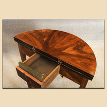 Laden Sie das Bild in den Galerie-Viewer, 4923 Demilune Spieltisch, Biedermeier, Nussbaum massiv, Schweiz um 1820