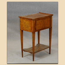 Laden Sie das Bild in den Galerie-Viewer, 4955 Kommödchen, Biedermeier, Nussbaum und Kirschbaum furniert, süddeutsch um 1820 (Kopie)