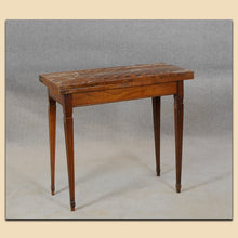 Laden Sie das Bild in den Galerie-Viewer, 4926 Spieltisch / Schachtisch, Biedermeier, Nussbaum furniert, süddeutsch um 1820