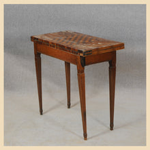 Laden Sie das Bild in den Galerie-Viewer, 4926 Spieltisch / Schachtisch, Biedermeier, Nussbaum furniert, süddeutsch um 1820