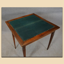 Laden Sie das Bild in den Galerie-Viewer, 4926 Spieltisch / Schachtisch, Biedermeier, Nussbaum furniert, süddeutsch um 1820