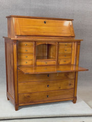 Nr. 4817 Biedermeier Sekretär, massiv Kirschbaum. Süddeutsch um 1820