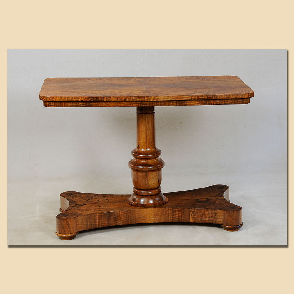 Biedermeier Tisch Nr. 4245, Nussbaum massiv und furniert, Süddeutschland um 1820
