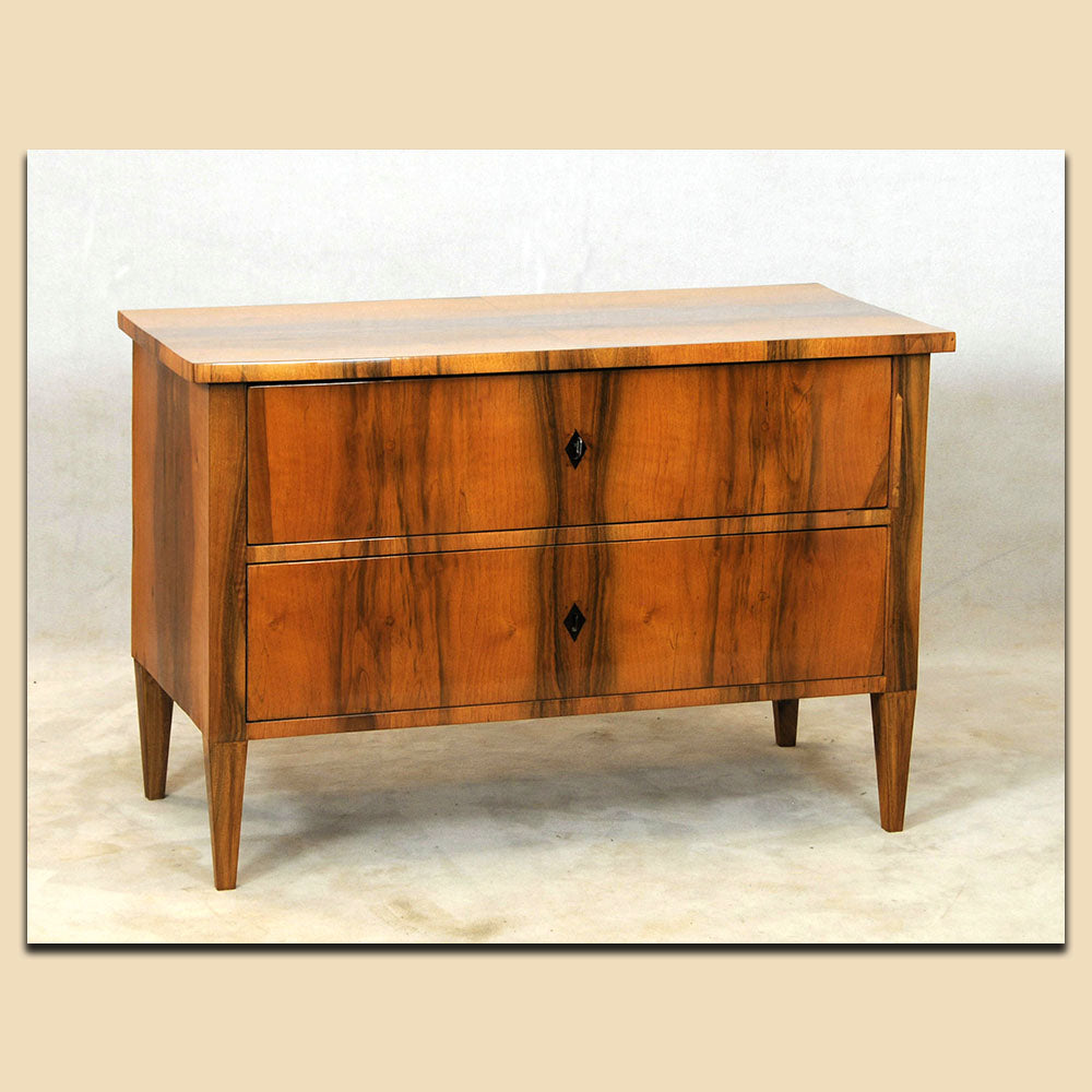 Biedermeier Kommode Nr. 4462, Nussbaum furniert, süddeutsch um 1820