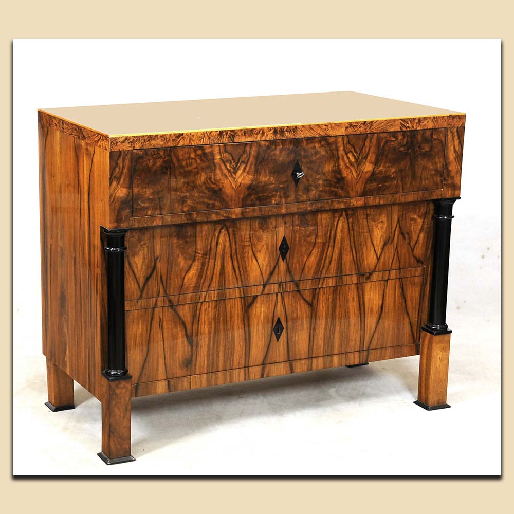 Biedermeier Kommode Nr. 4515, Nussbaum furniert, Süddeutschland um 1820