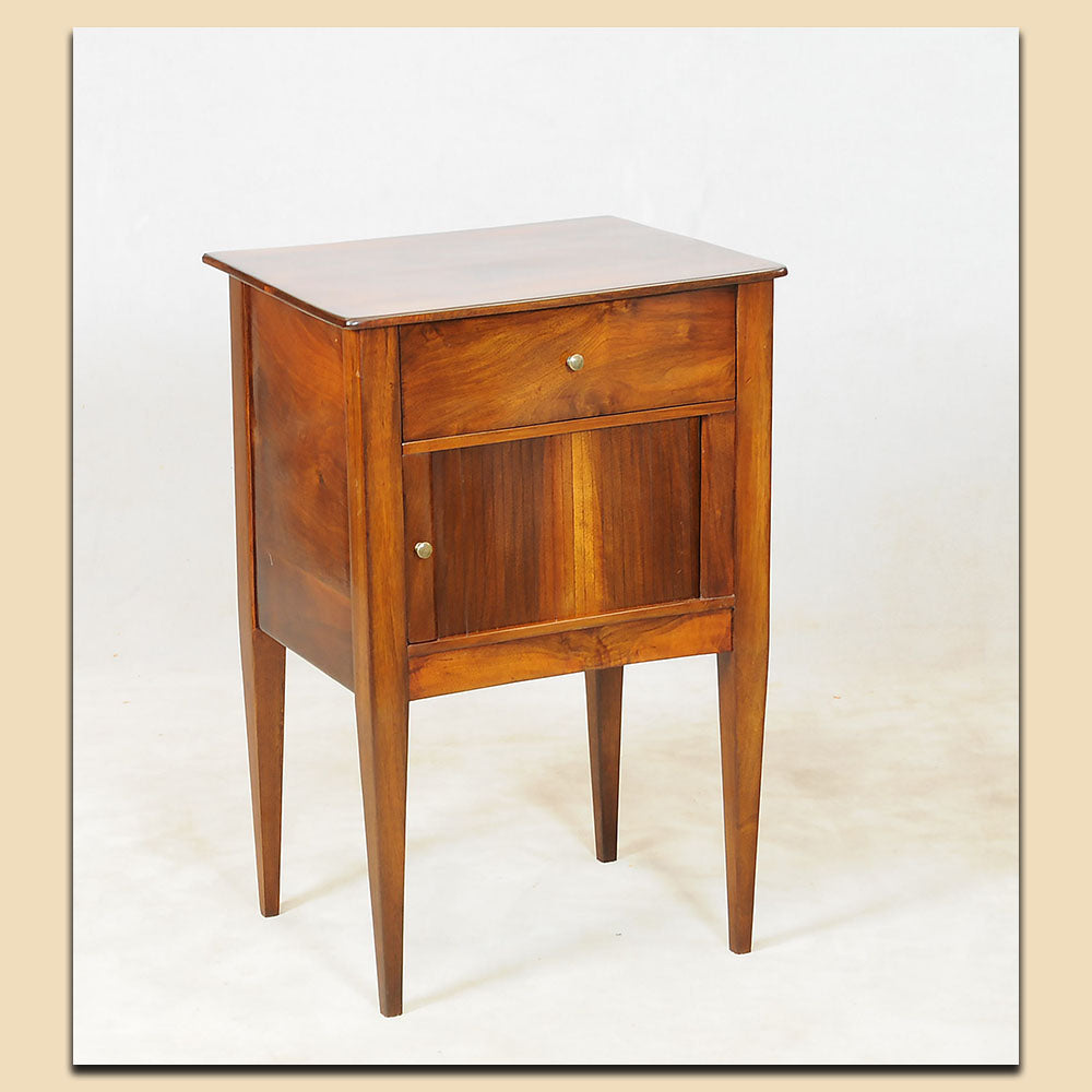 Biedermeier Pfeilerschränkchen Nr. 4554, massiv Nussbaum, Schweiz um 1820
