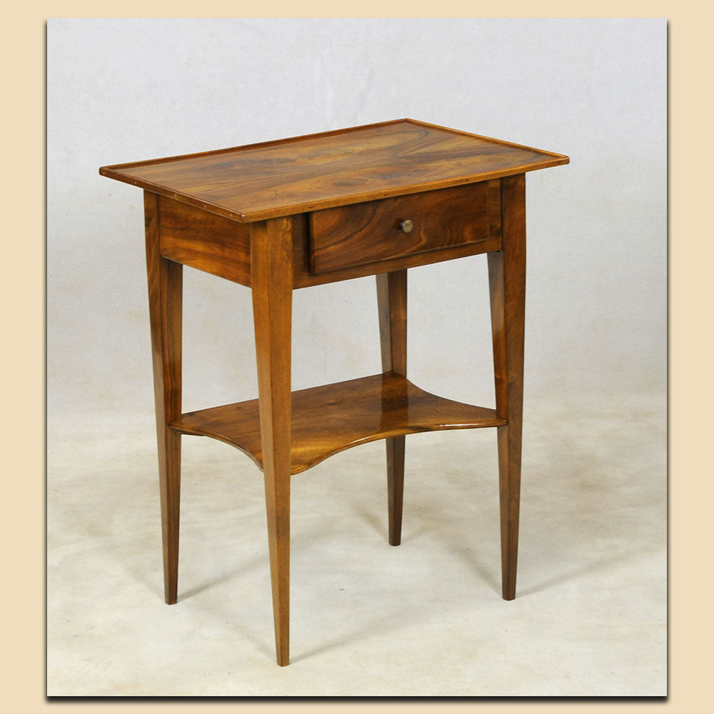 Biedermeier Tischchen Nr. 4588, Nussbaum massiv, Süddeutschland um 1820