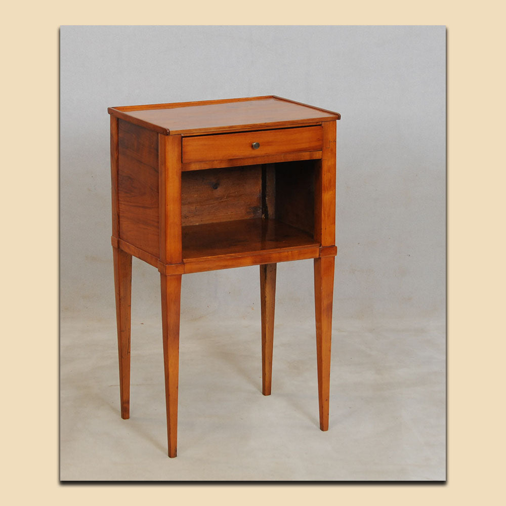 Biedermeier Pfeilerschränkchen Nr. 4590, Kirschbaum massiv, Schweiz um 1820